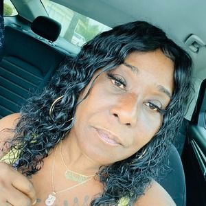 Meet your Posher, Yvette